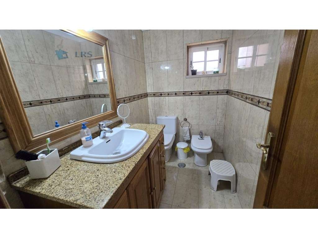 Moradia em Alcoitão - Excelente Oportunidade

Situada numa zona r...-39