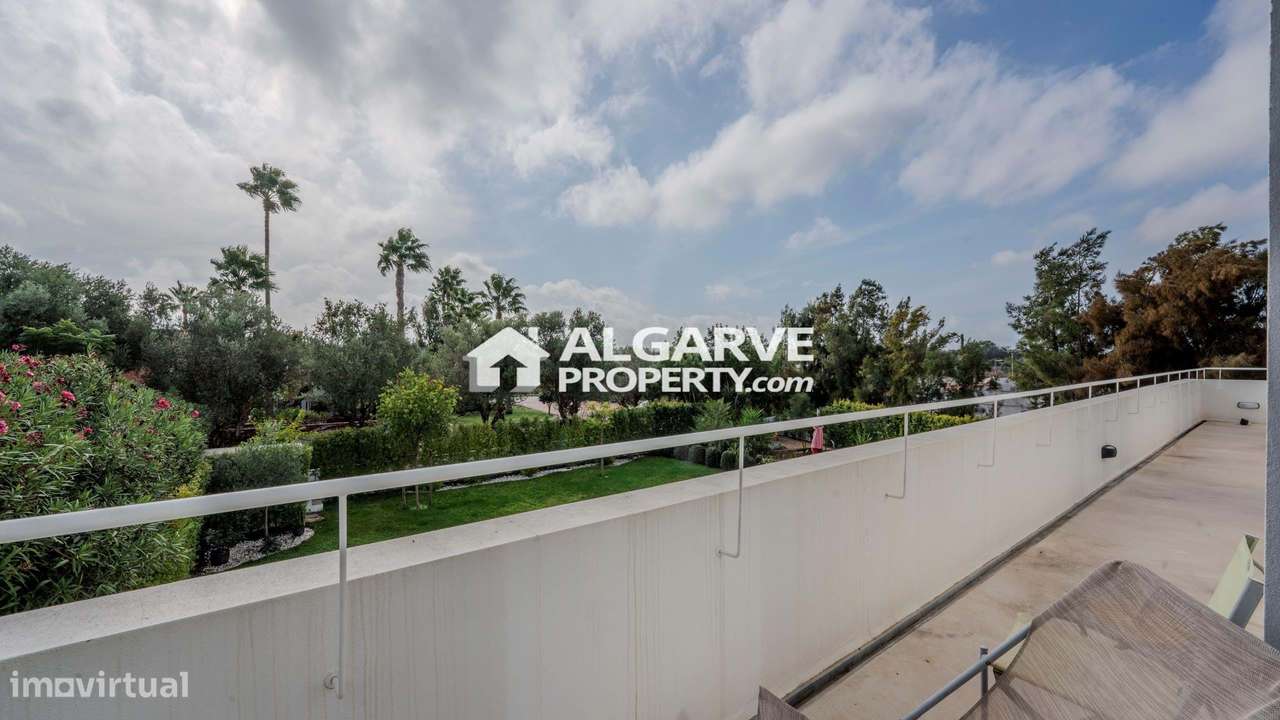 Moderna Moradia T4 com Piscina e Jardim em Almancil-13