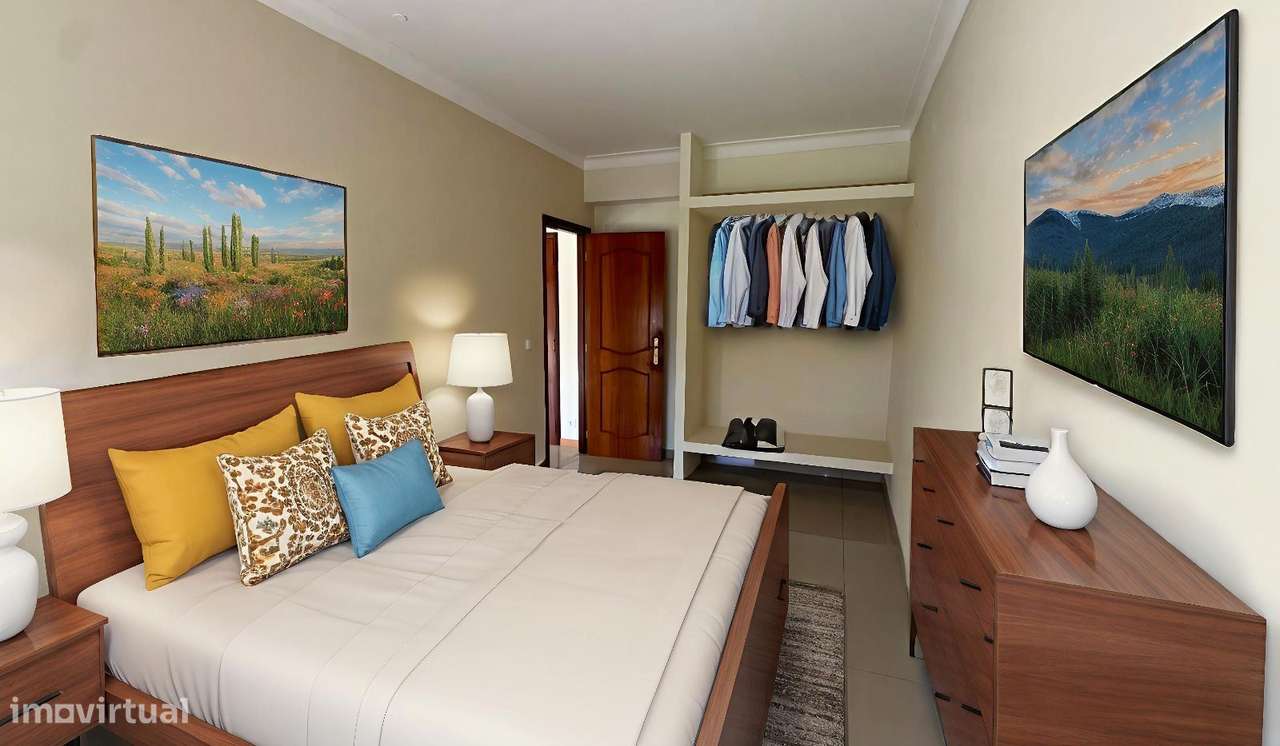 Apartamento T2 com 2 casas de banho e varanda. Junto a hipermercado...-6