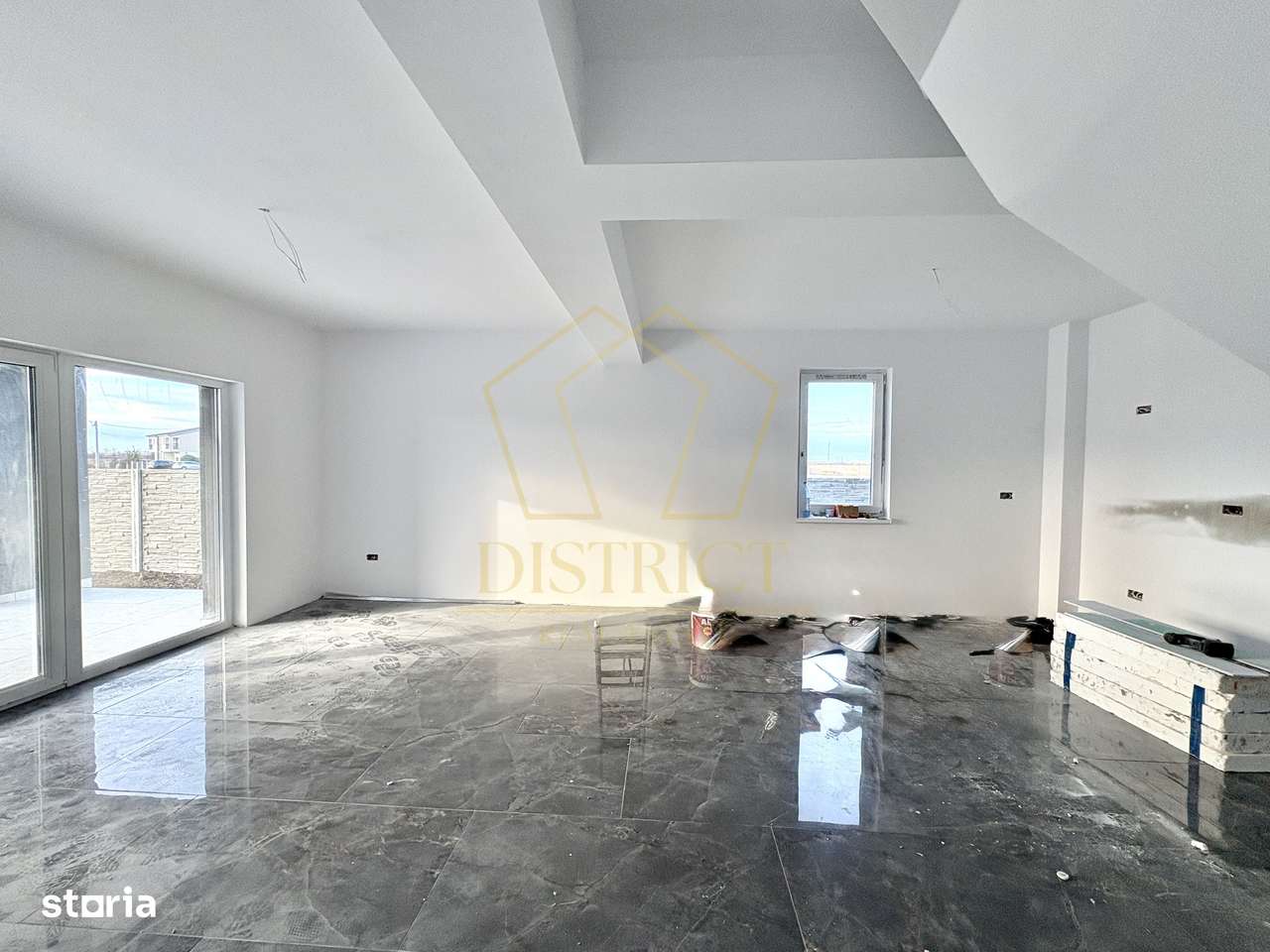 Duplex cu 3 camere, despărțit prin camera tehnica | Mosnita Noua | Bar - Imagine principală: 1/13