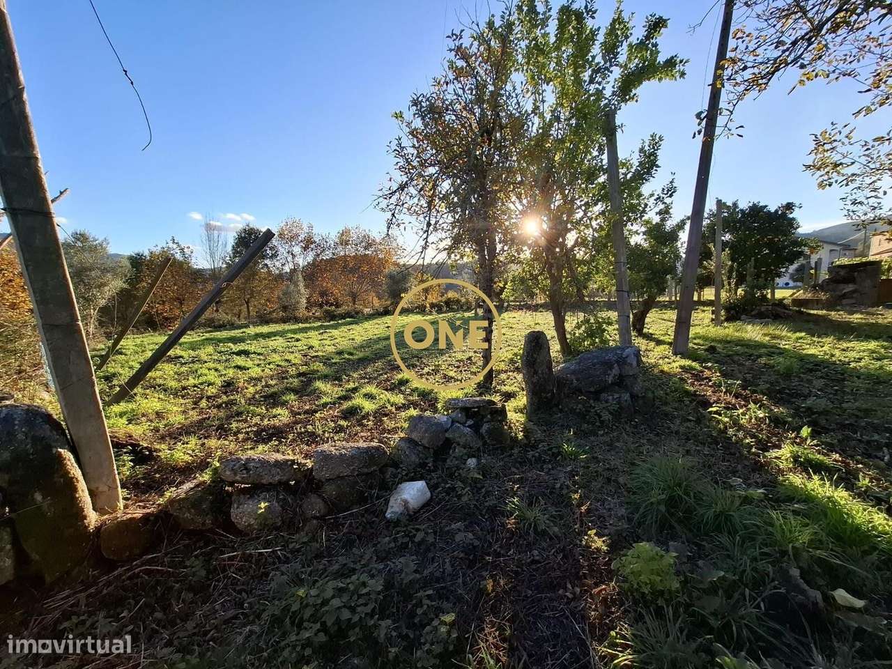 Terreno com Moradia em Pedra p/Restauro em Valdreu - Grande imagem: 4/26