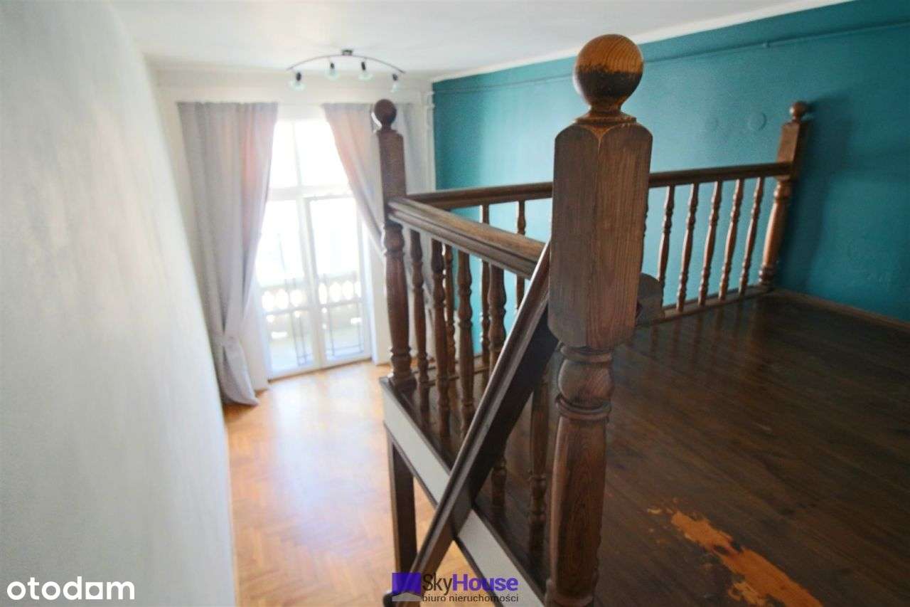 Kawalerka z antresolą i balkonem przy Rynku-6