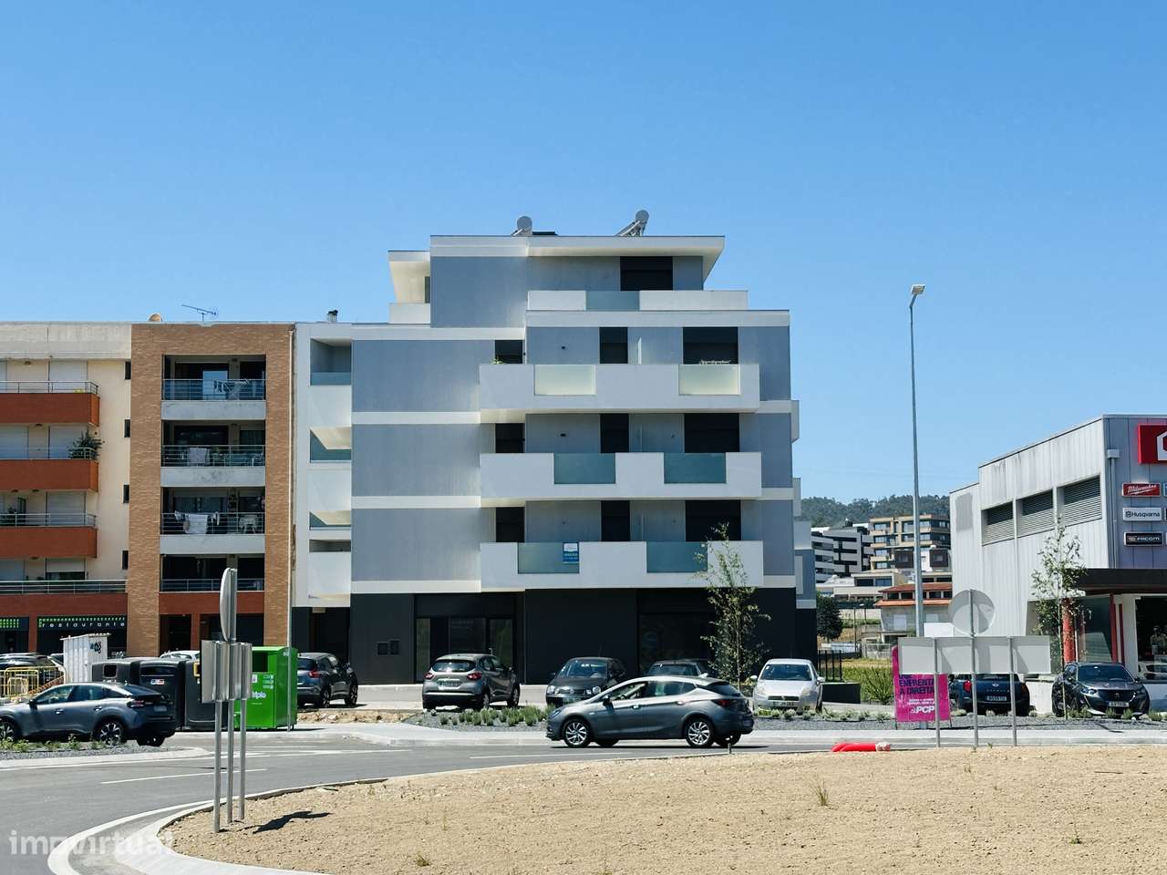 ÚNICO - T3+1 Novo, Último Piso, c/ Varandas e Garagem 3 automóveis-28