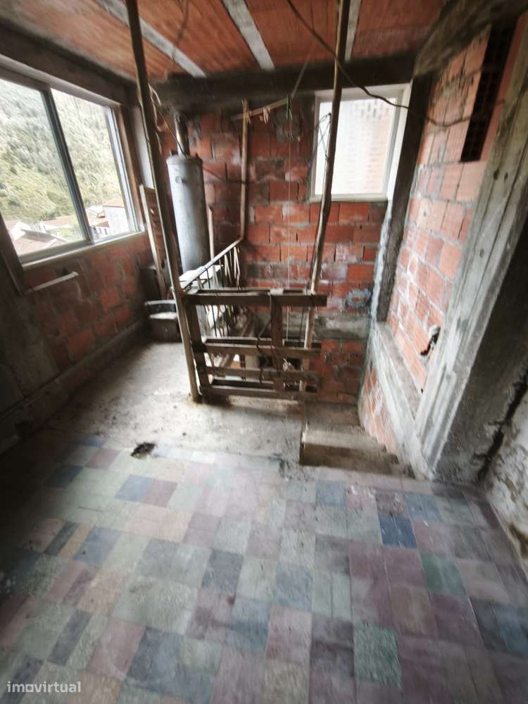 Casa em 4 pisos, para remodelar, em Lorvão, Penacova, Coimbra-18