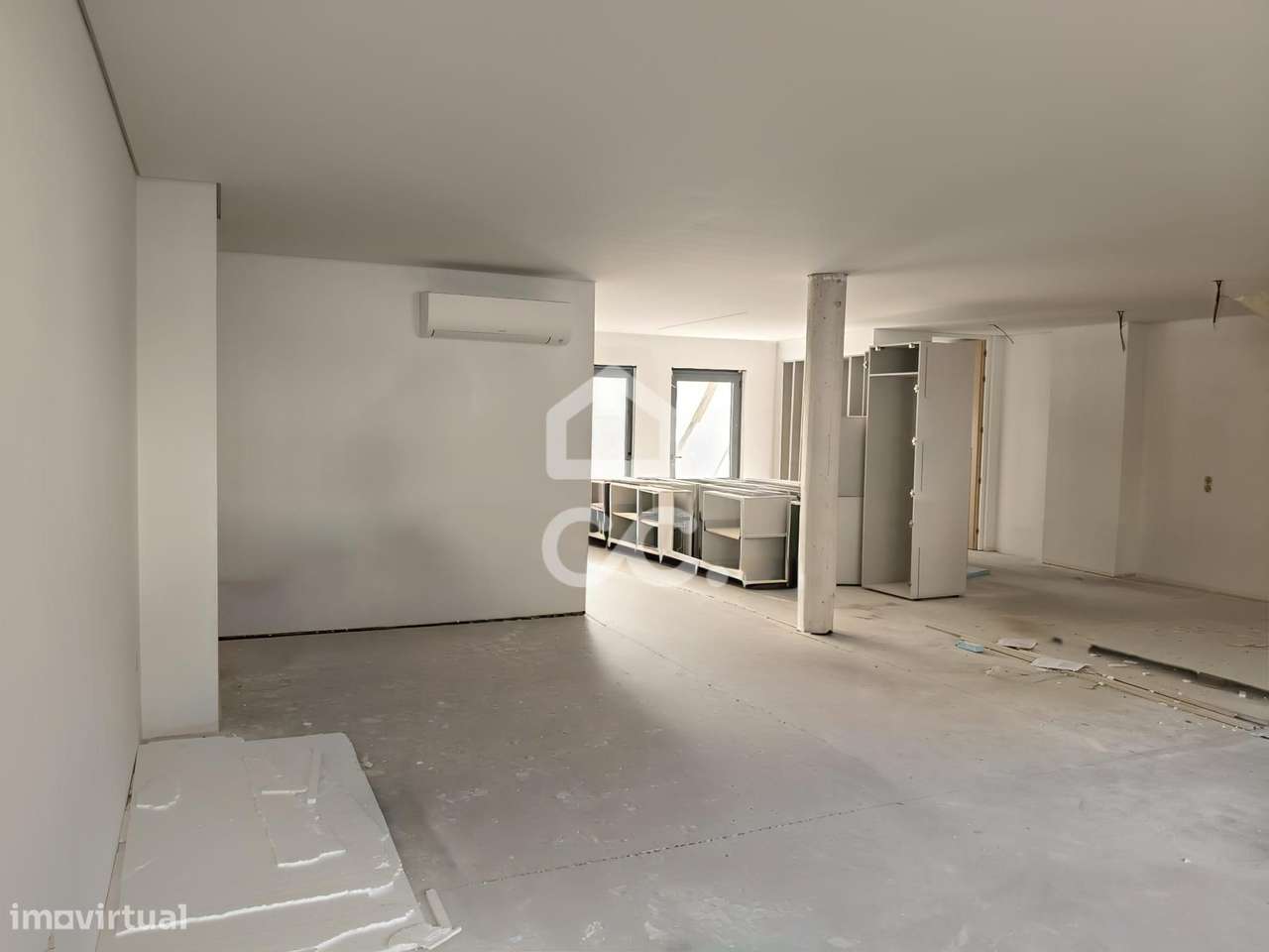 Moradia T3 Nova com 3 Suites, Jardim e Terraço – Design Contemporâneo-21