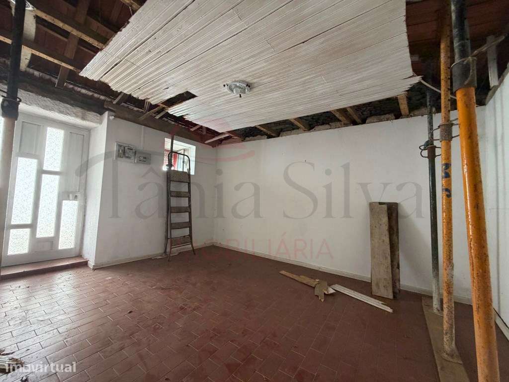 Moradia Térrea T1 para Restauro em Bustelo, Recarei-10