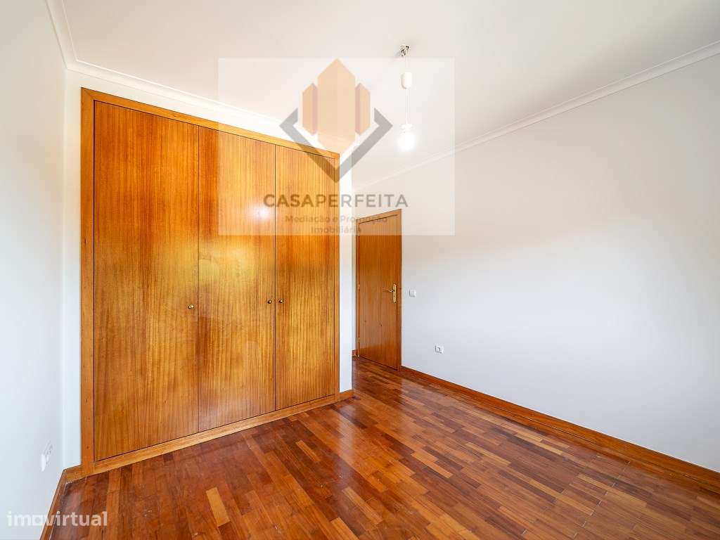 Fabuloso Apartamento T3 de 3 Frentes com Varanda e Box - Avintes-34