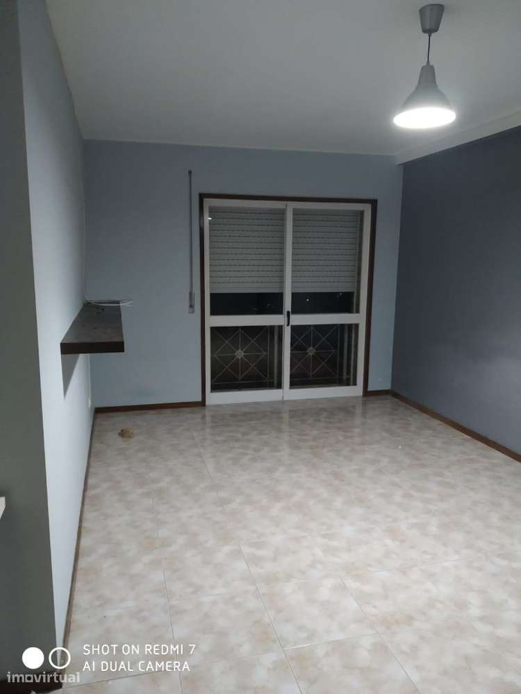 Apartamento T2 com lugar garagem e arrumo, remodelação incluída - Grande imagem: 4/11