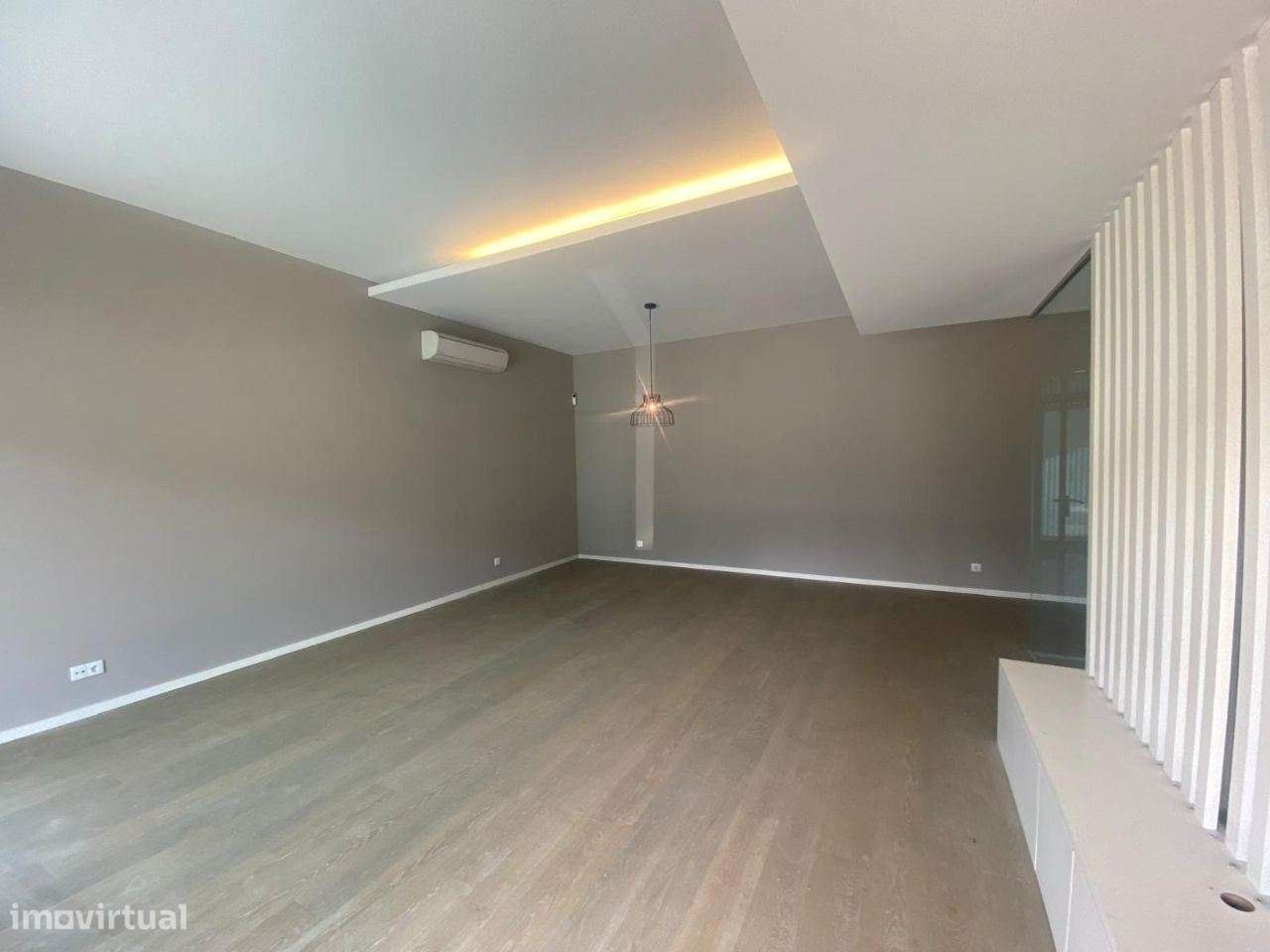 Magnífico T4 C/ 2 Suites/Garagem+2L. Garagem/a 100m da praia/Canidelo-4