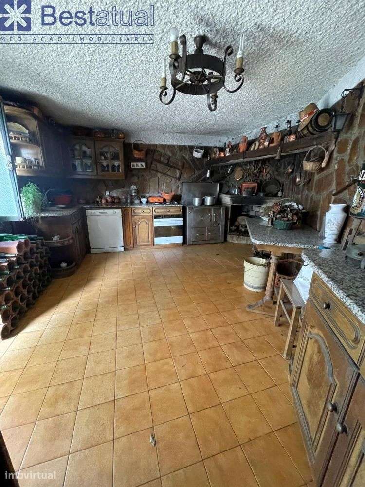 Moradia T4 Isolada - 5 min. Centro Sto. Tirso-12