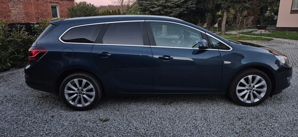 Opel Astra J 1.4 T Cosmo 2011