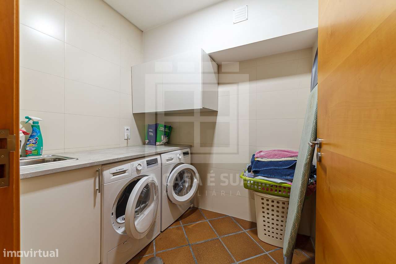 MORADIA T4+1 C/PISCINA EM COND FECHADO 3 FRENTES-7