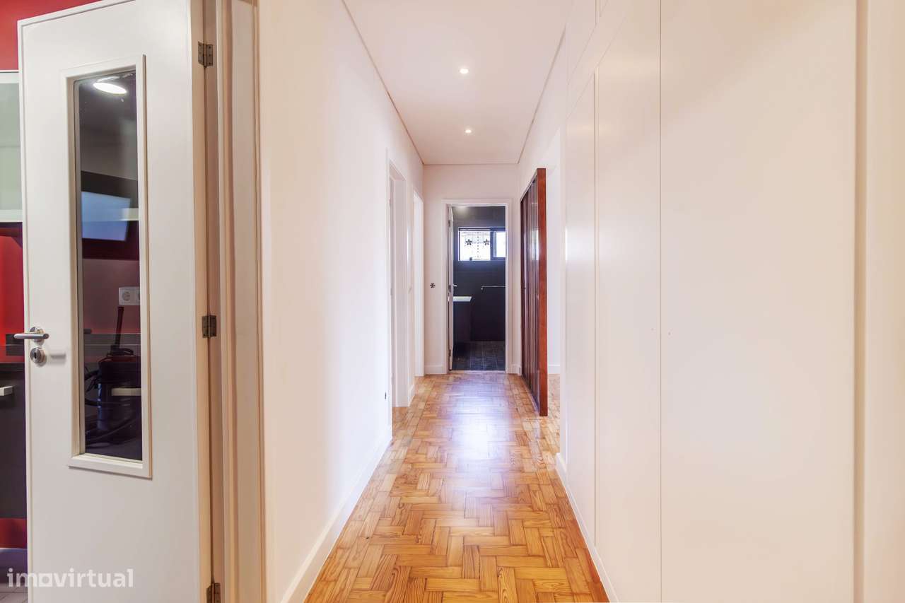 T2 Remodelado com Elegância no Coração de S João da Madeira-10