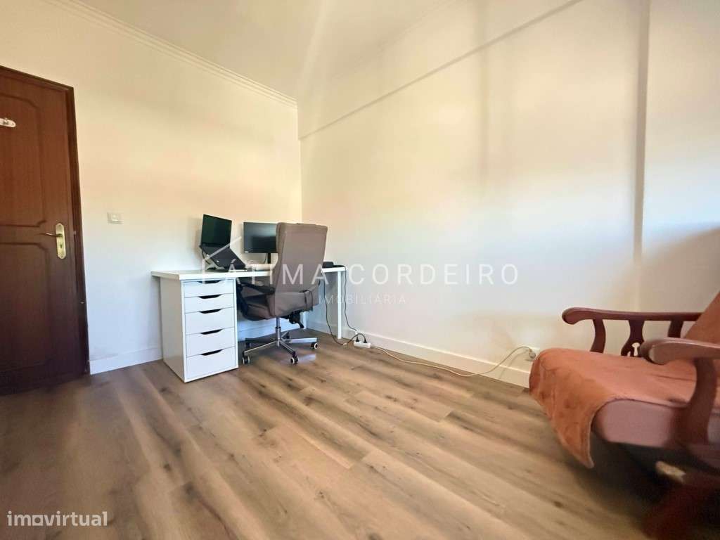 Excelente apartamento T2 com vista para a Serra de Sintra-17