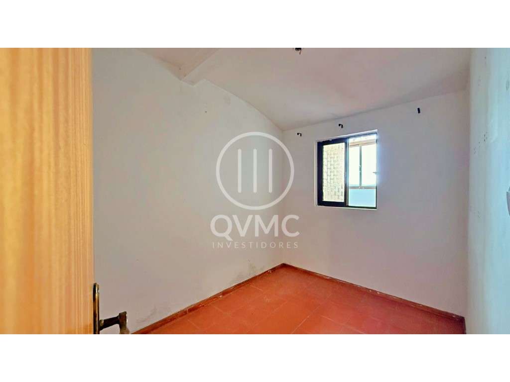 Moradia T2+1 em Mem Martins com logradouro-19