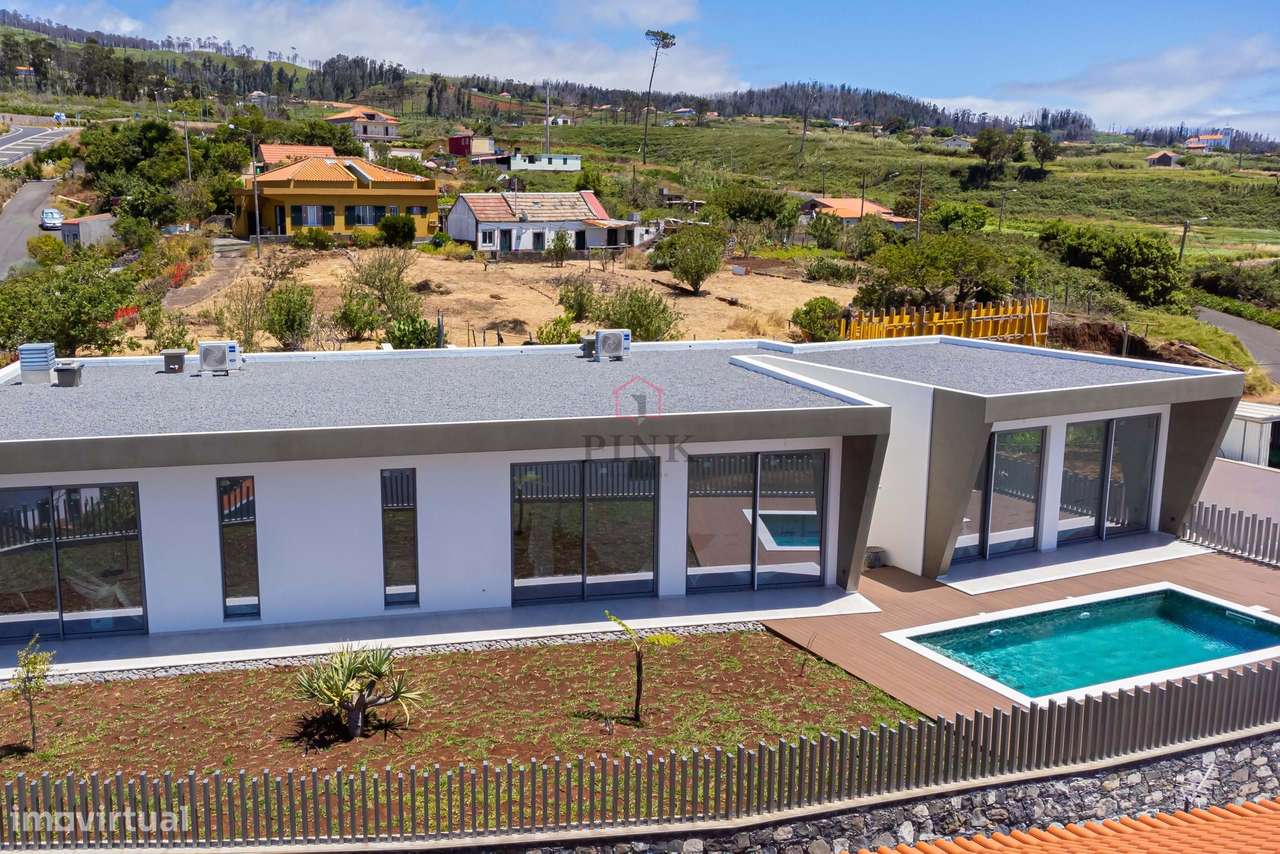 Moradia Moderna com Piscina - T3 na Ponta do Pargo, Calheta-11