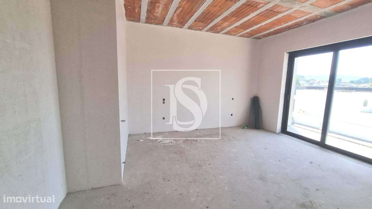 Moradia T3 independente, em construção, na Póvoa de Lanhoso-23