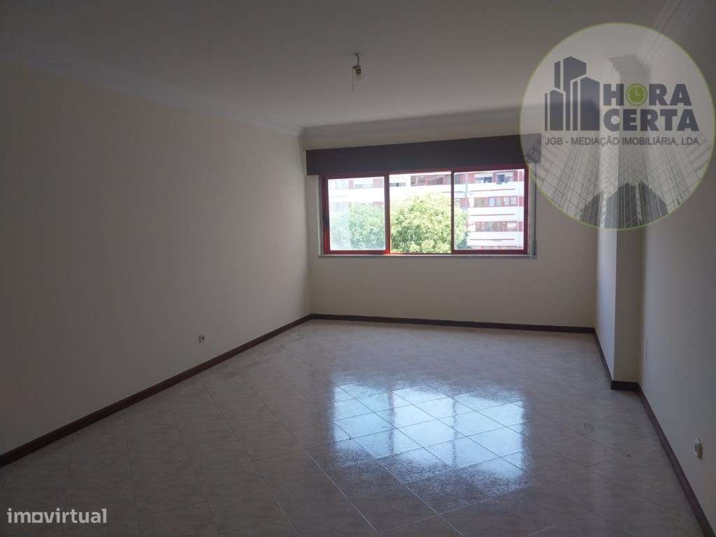 Apartamento T2 c/parqueamento em Algueirão- Mem Martins!-6