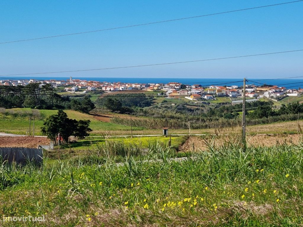 Terreno com possibilidade de construir 2 moradias