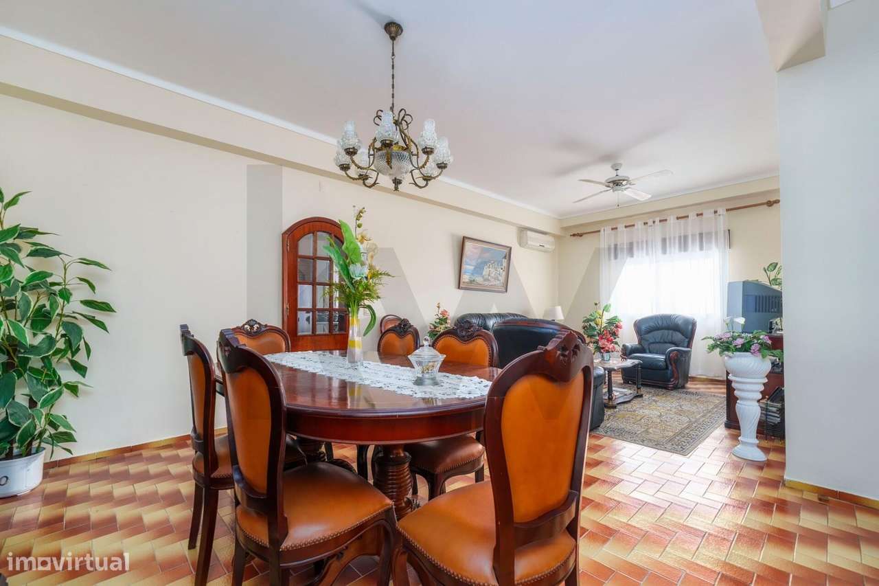 Apartamento T3 com espaço exterior no centro de Vila Real de Santo Ant-25