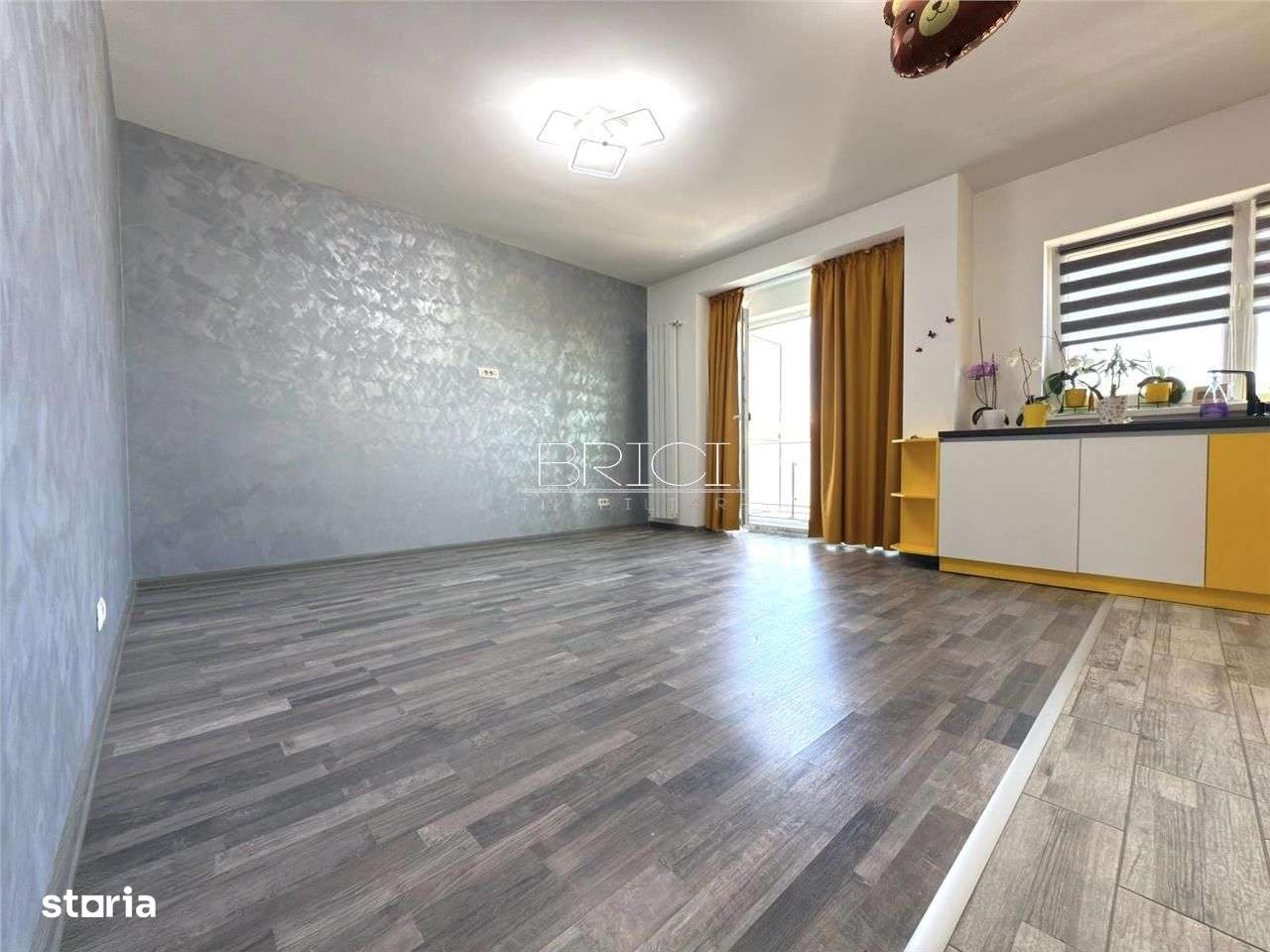 Apartament 3 camere, 67mp, cu Parcare, 2 Balcoane, Coresi - Imagine principală: 2/15