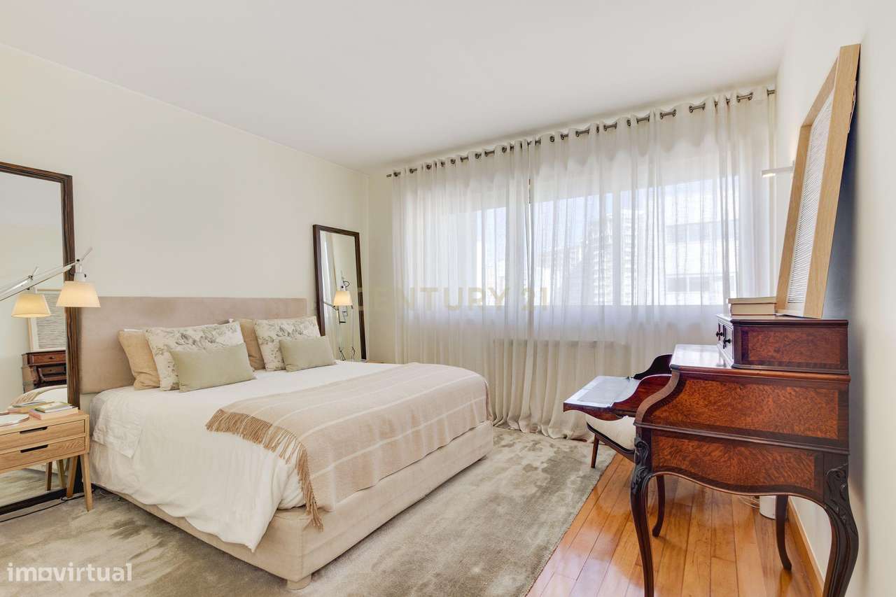 T4+1 na 1ª linha Condomínio fechado Parque das Conchas-31