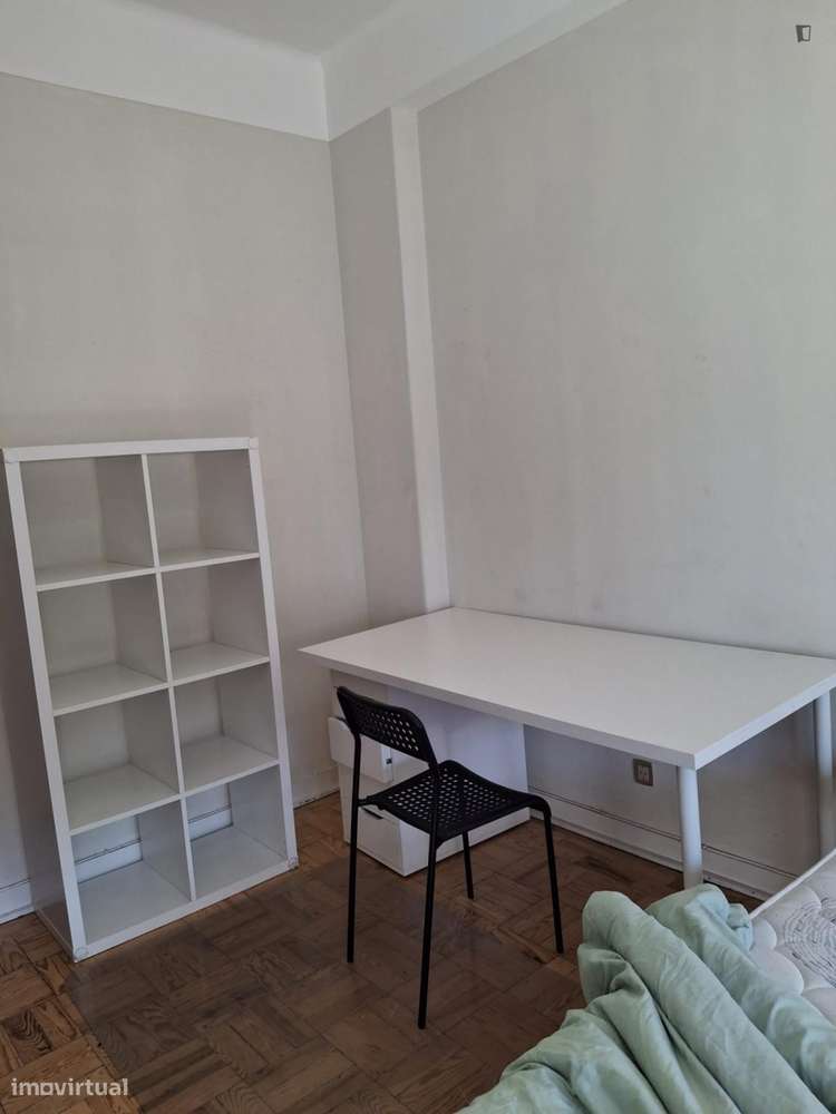 Quarto - localizado em Baixa Coimbra - Grande imagem: 4/7