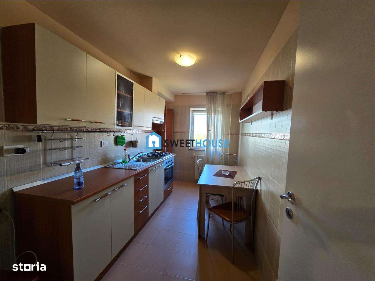 Apartament cu trei camere zona centrala - Imagine principală: 3/12