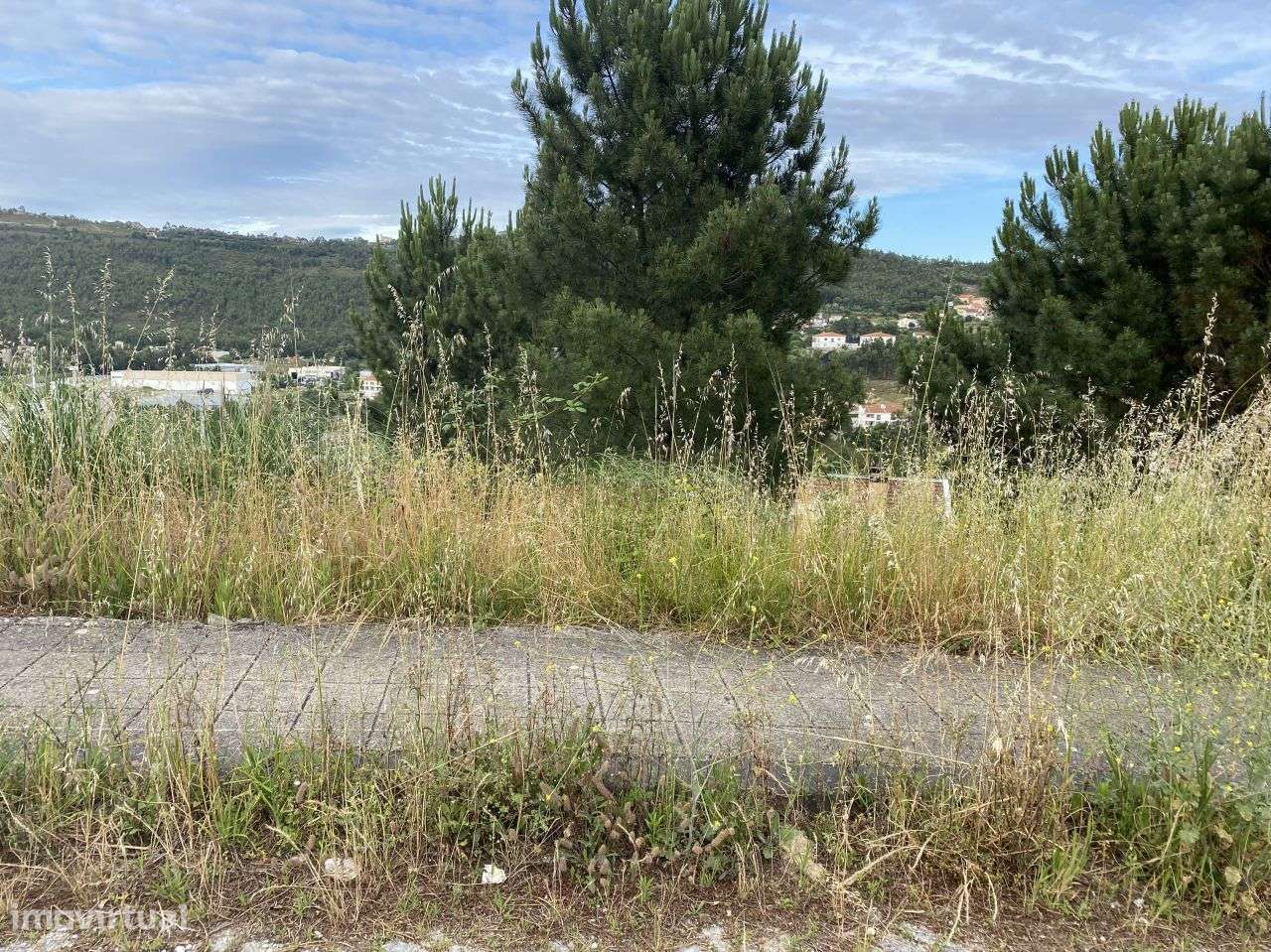 vende-se lote de terreno para moradia de três frentes - Grande imagem: 3/7