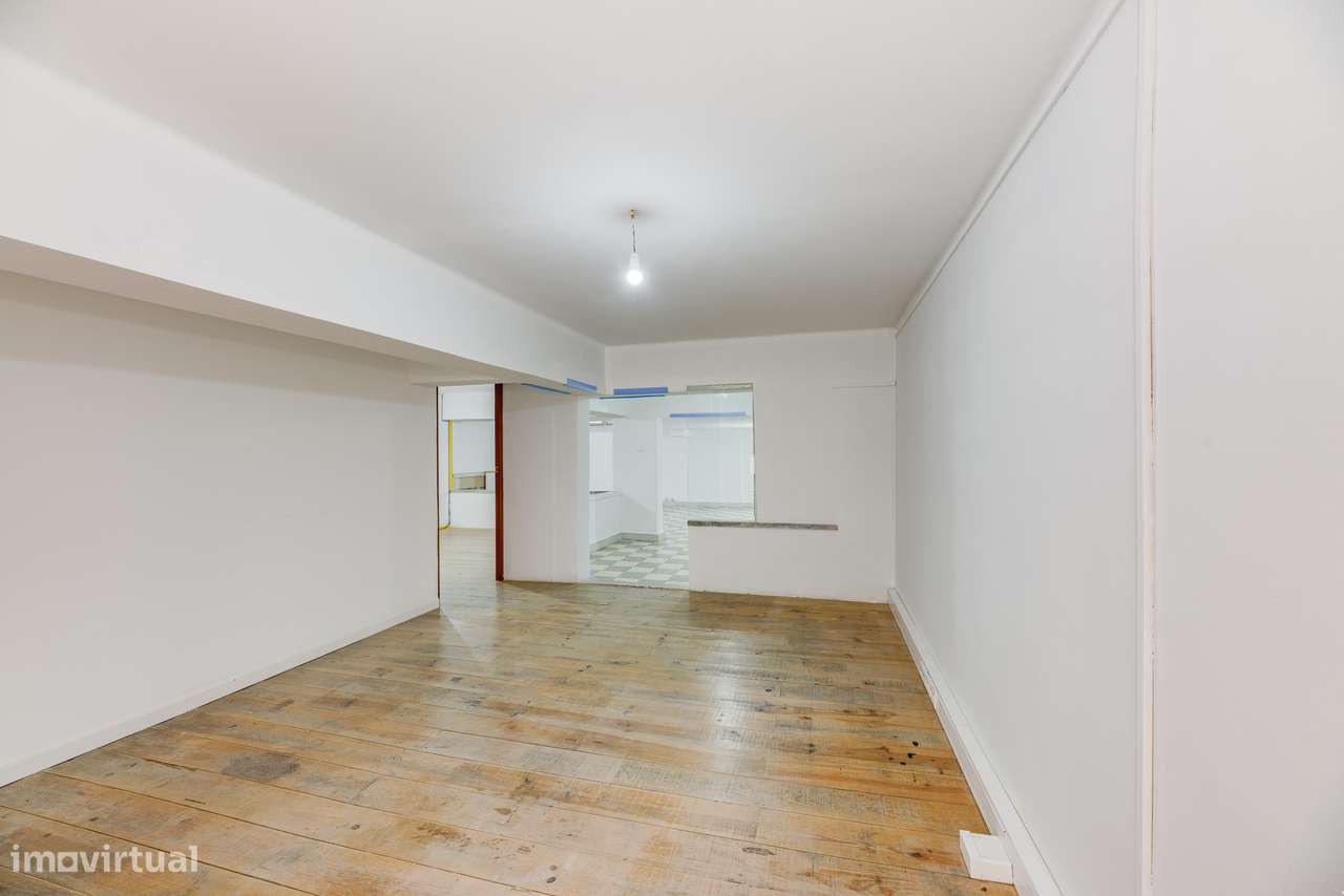 ESPAÇO COMERCIAL REMODELADO | PRONTO A FUNCIONAR | SACAVÉM-15