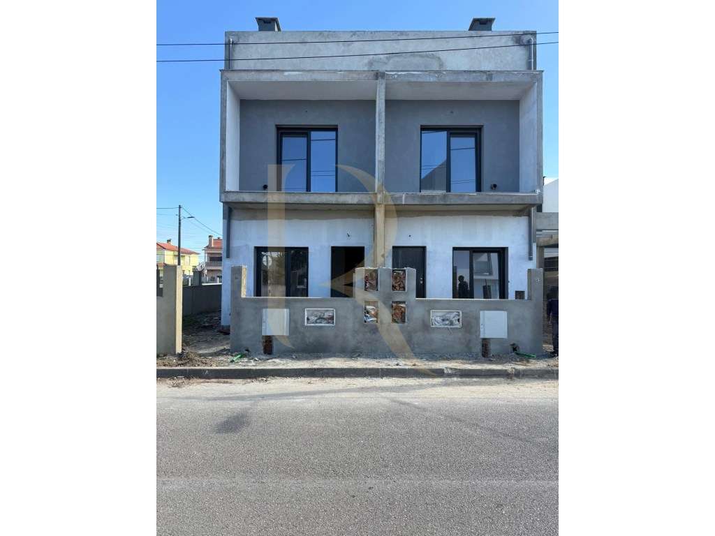 Moradia nova geminada T4 triplex - Grande imagem: 4/6