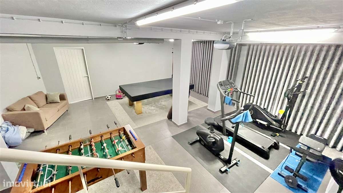Moradia T4-Póvoa de Varzim-Centro-Acessos-2 Garagens Fechadas-25