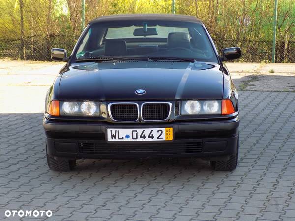 BMW Seria 3 318i Cabriolet - 2