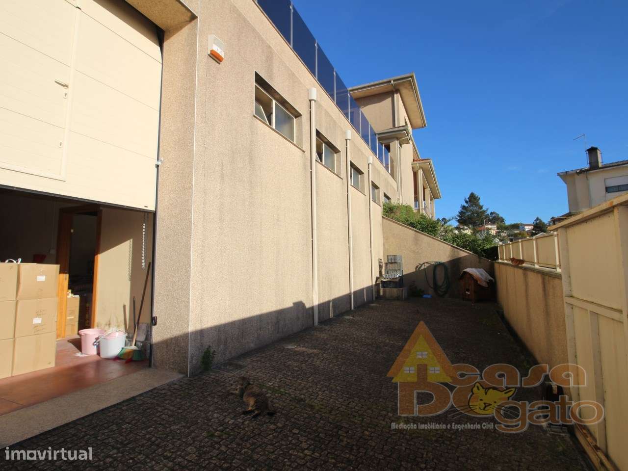 Moradia de 4 frentes com cave de 700 M2-43