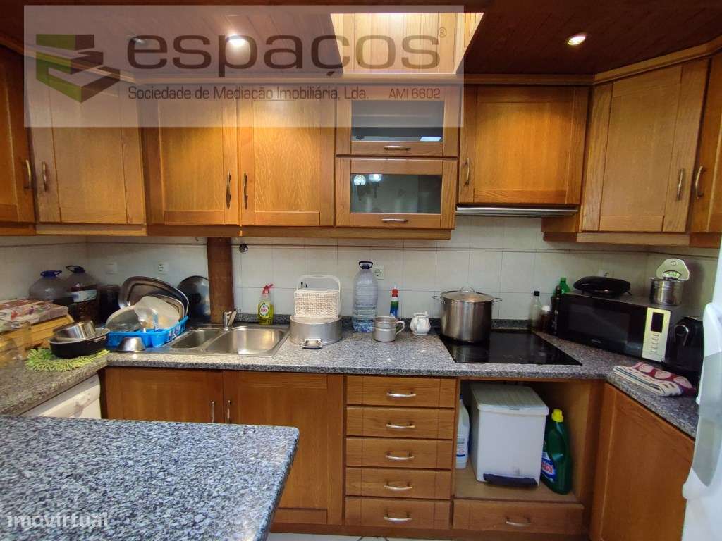 Moradia de 2 pisos com comércio - Fratel - Grande imagem: 4/26