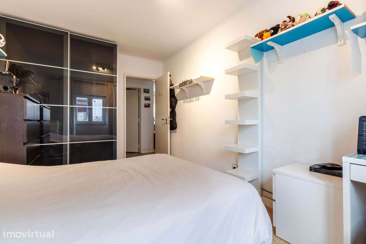 Apartamento T2 Remodelado em Marvila, Lisboa-13