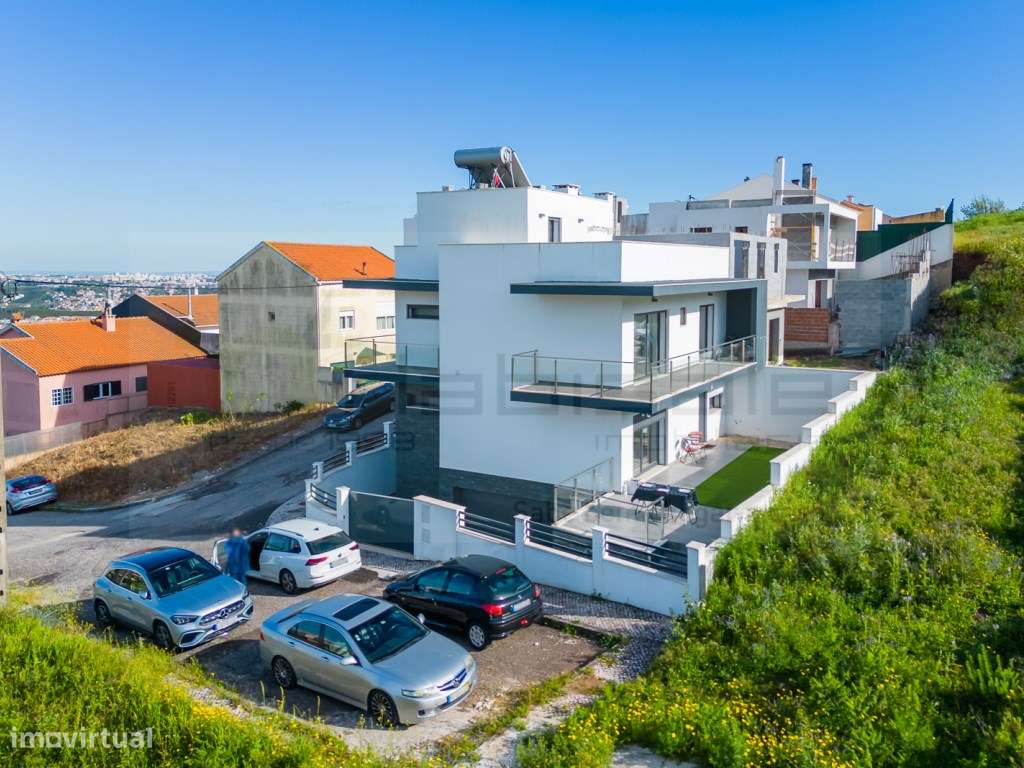 Moradia T4+1 moderna em Vale Grande, Odivelas-45