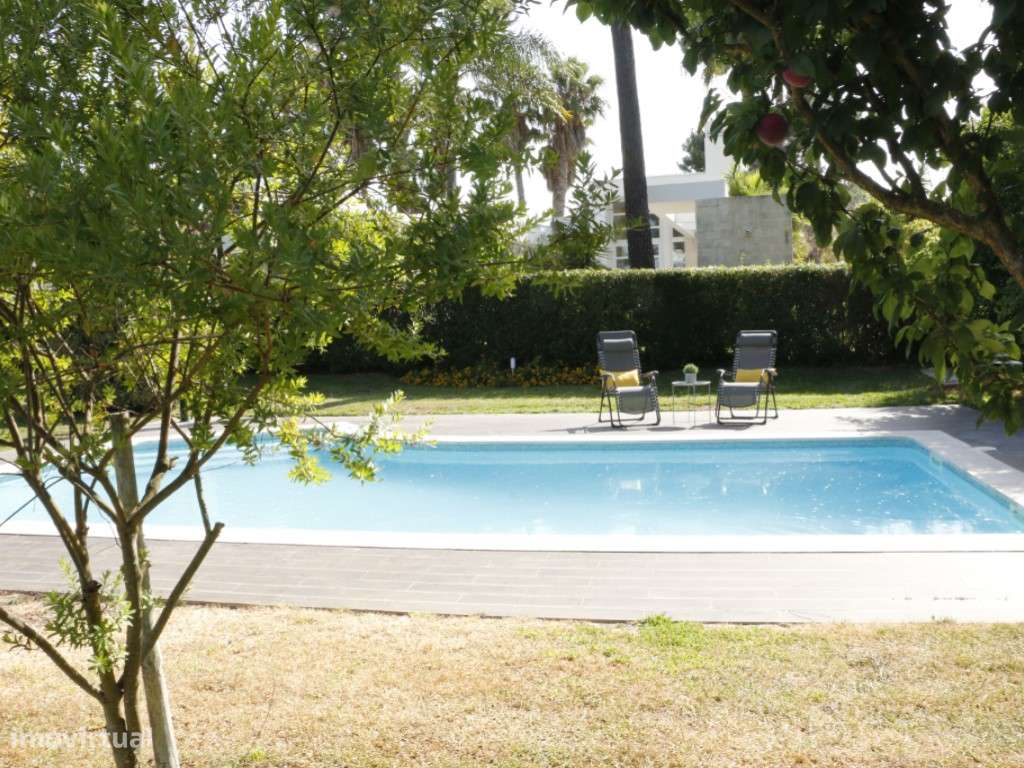 Moradia T4 com Jardim Privado e Piscina na Aroeira-33