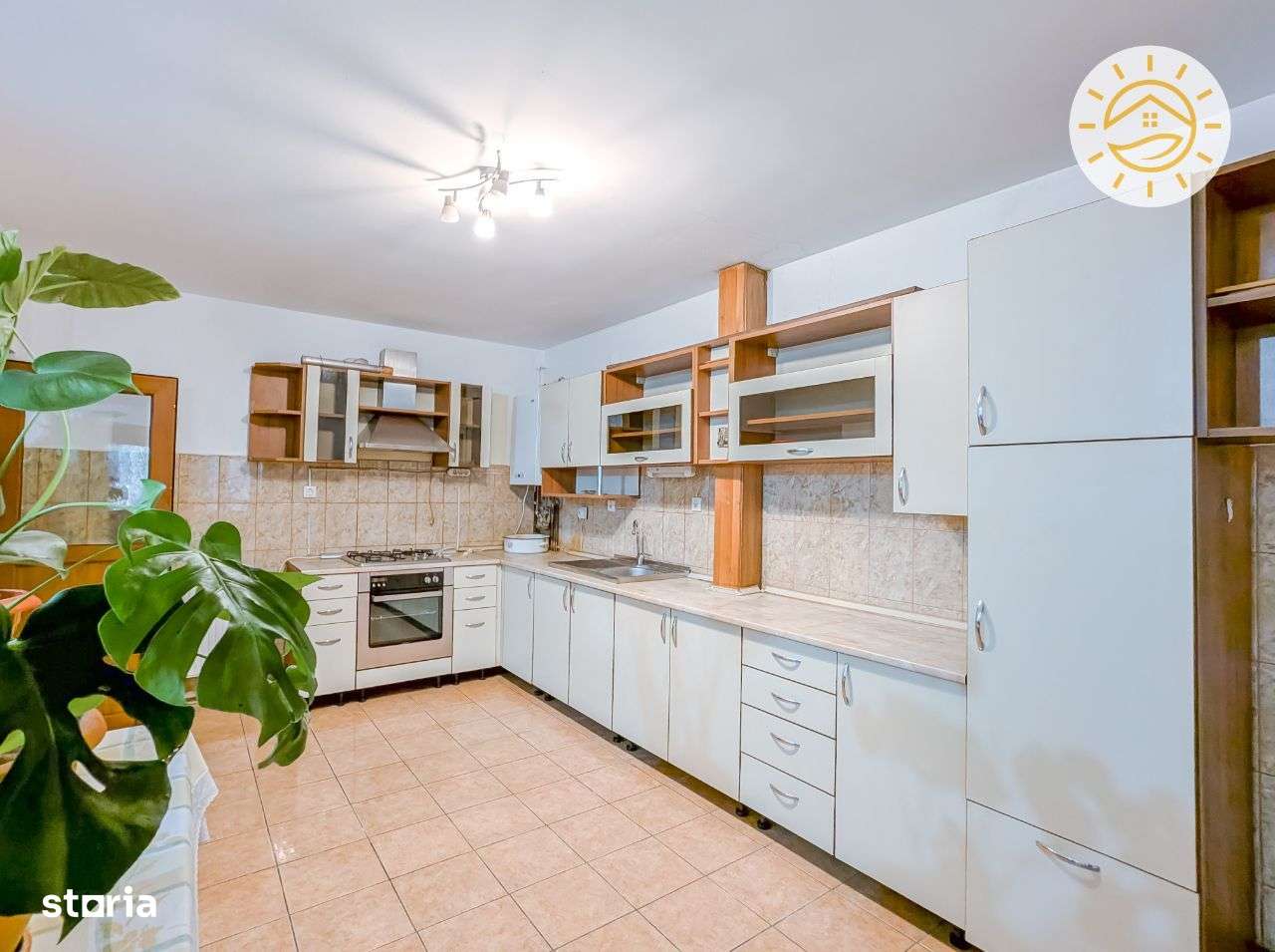 Casa zona Centrala cu 2 corpuri de casa + teren 980mp in Tg Secuiesc-5