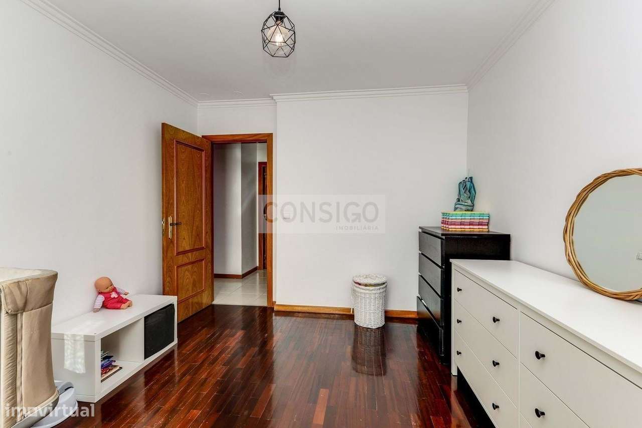 Apartamento T3 com garagem em Rio de Mouro-19