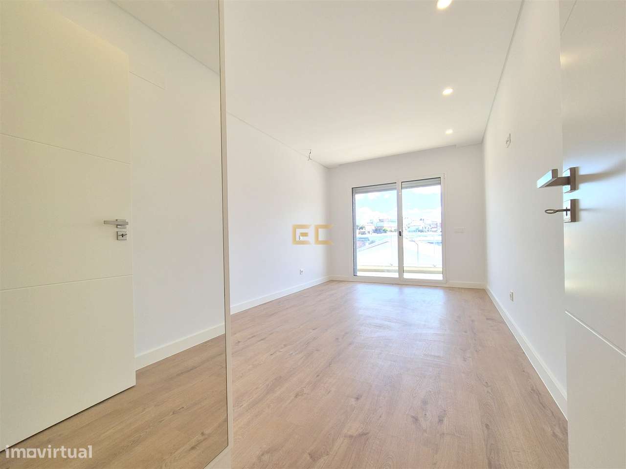 Apartamento T3 novo, com garagem, para venda na Figueira da Foz- Buarc-28