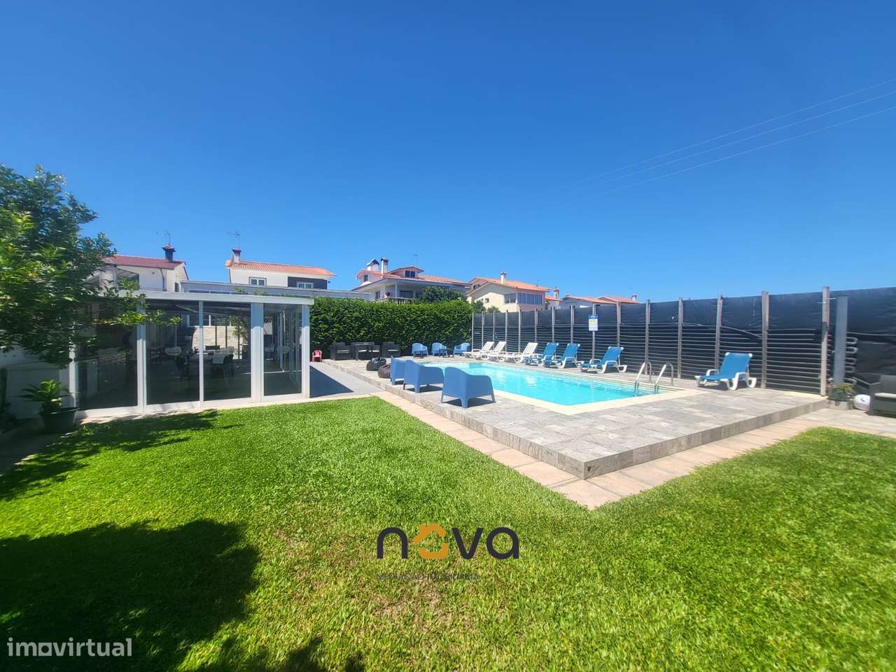 Moradia T4 com piscina | NOVA Imobiliária - Grande imagem: 4/33