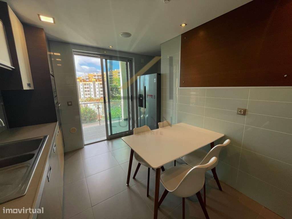 Apartamento T1, com varanda ampla e vista mar em Setúbal-13