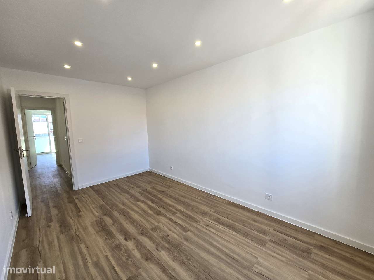Apartamento T3 Totalmente Remodelado – Cacém-24