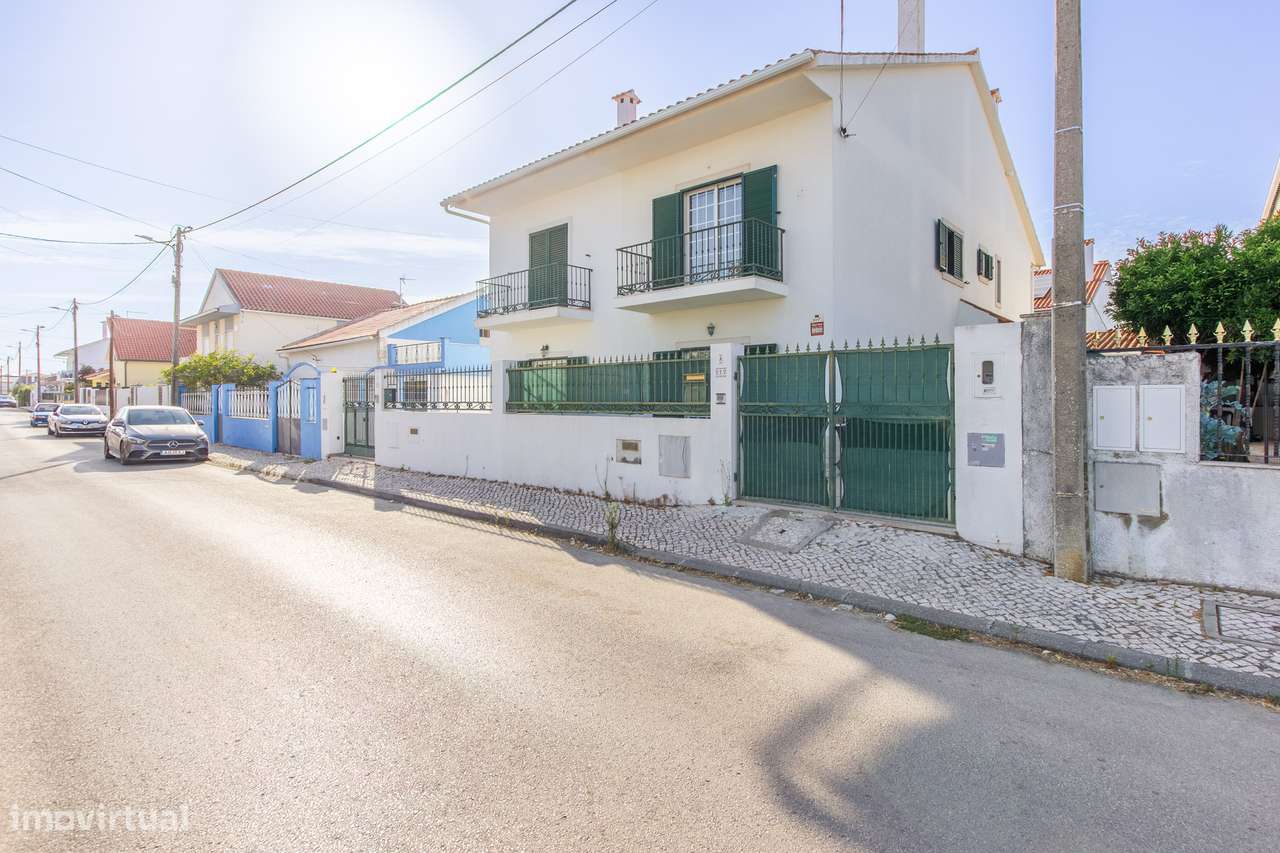 Quinta do Conde – Moradia Geminada de 4 assoalhadas c/ garagem-28
