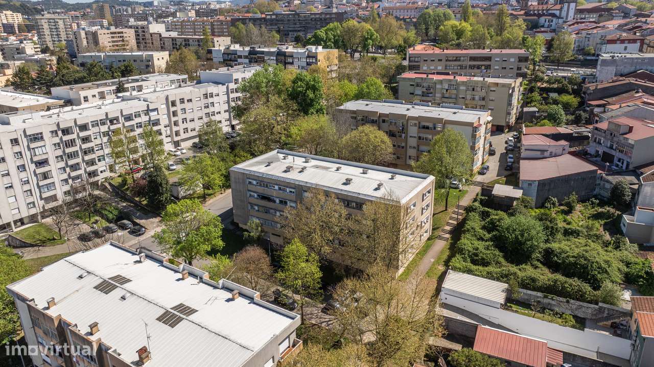 Apartamento T3 renovado no centro de Braga-23