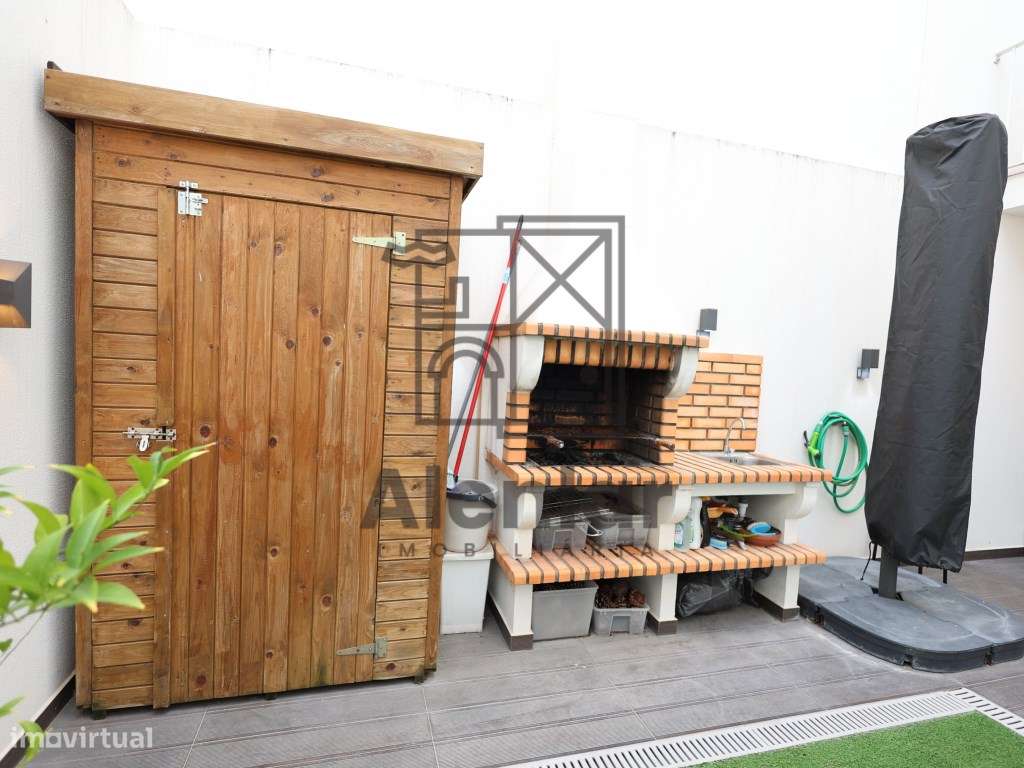 Moradia T3 como nova, no centro de Alhandra-15