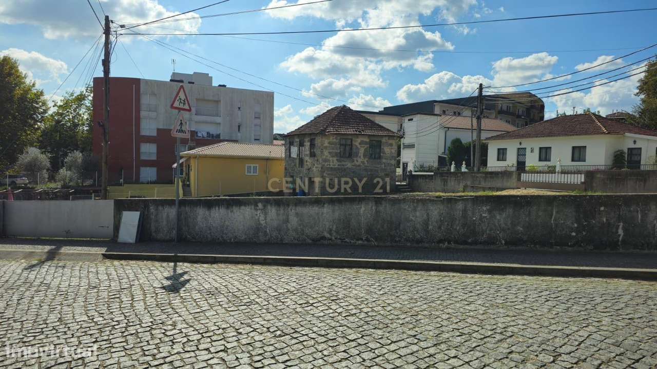 Moradia para recuperação + terreno com 1089m2 com viabilidade de const-11