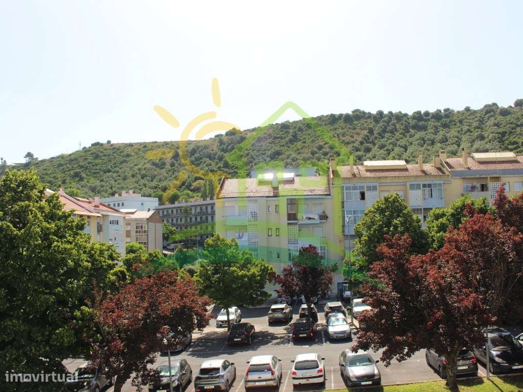 Apartamento T3+2 em Olival Basto - Oportunidade Única com Sótão-17