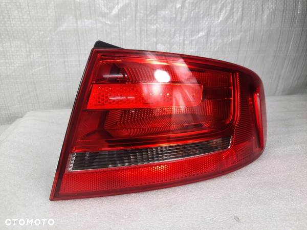 AUDI A4 B8 SEDAN LAMPA PRAWY TYŁ 8K5945096D - 2